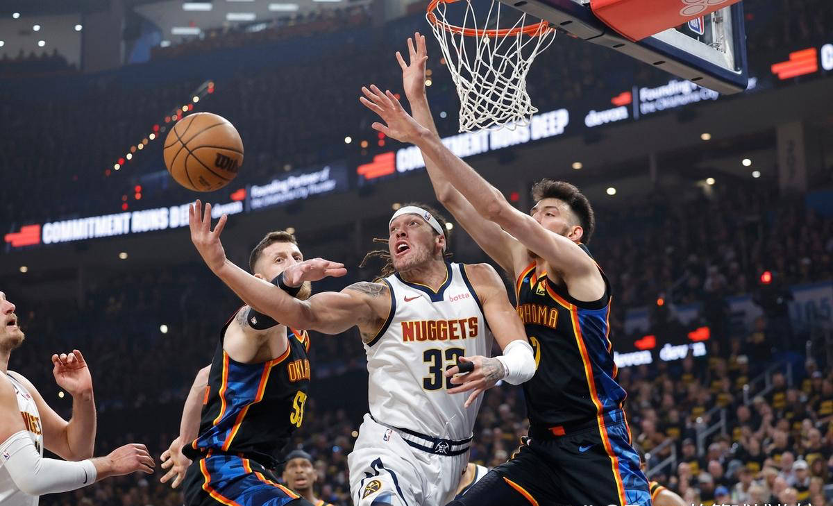 NBA球队集体备战大比赛，精神饱满士气高昂
