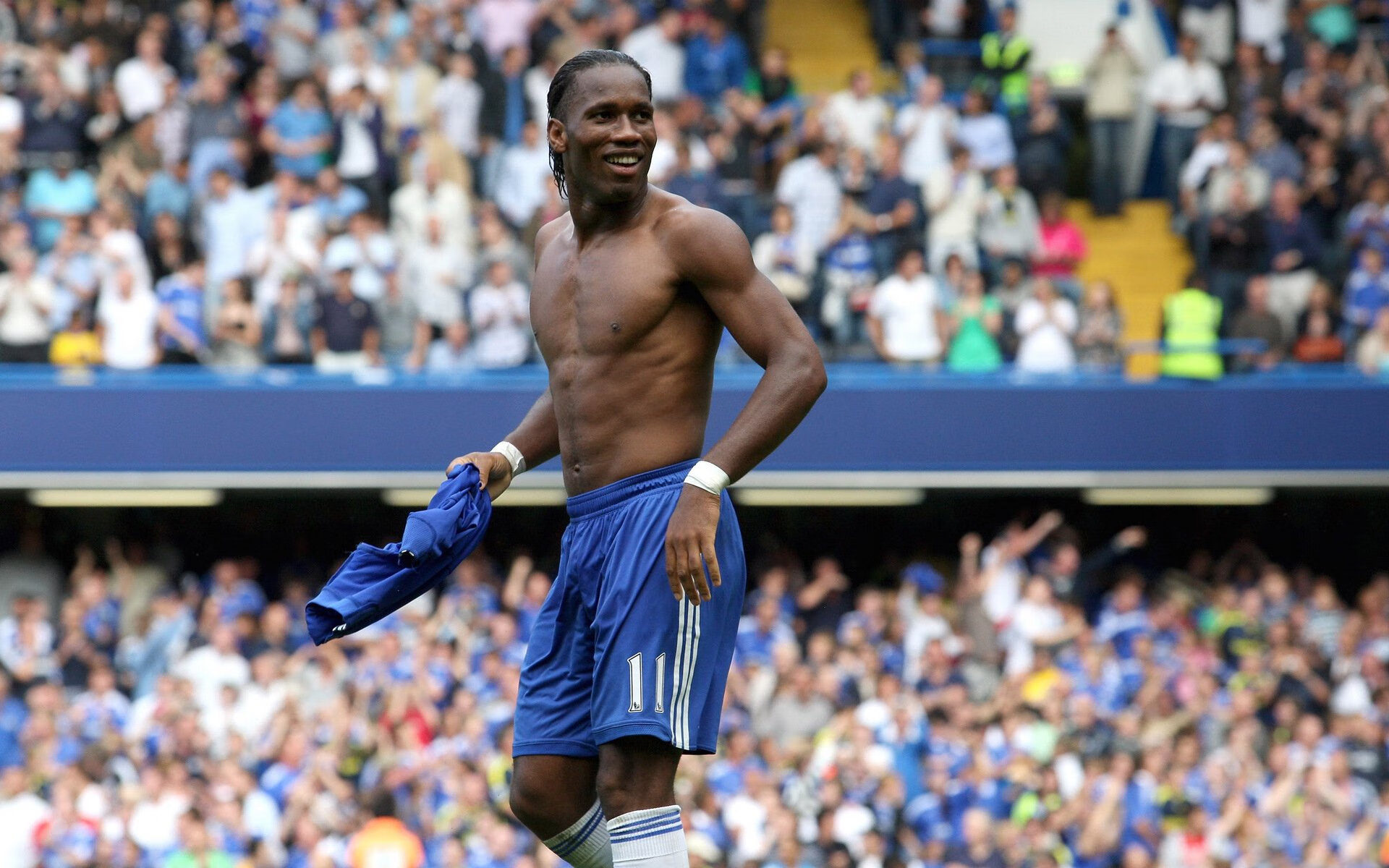 梅西复出首秀出彩，金州勇士主场横扫上海申花，豪取35连胜