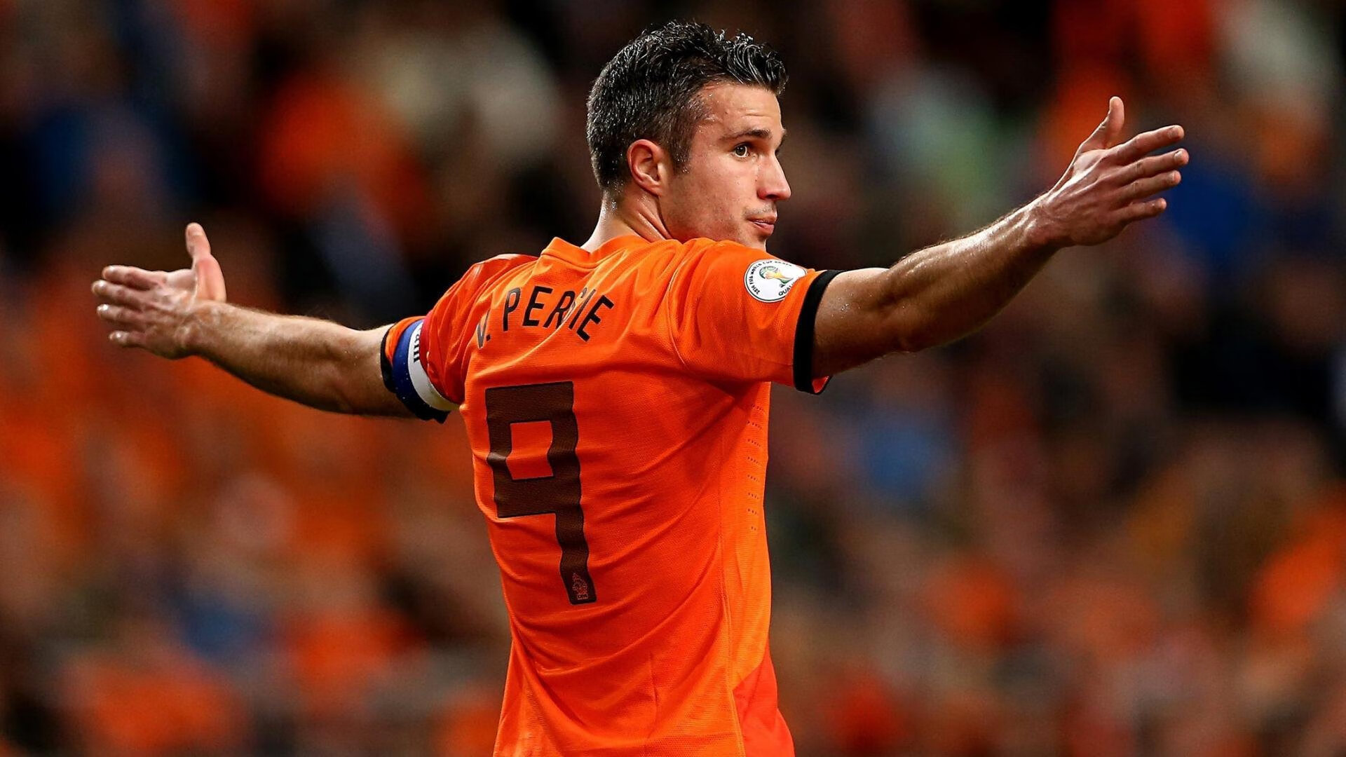 Uzi回归赛场,回归赛场首场状态亮眼,老鹰观众沸腾!